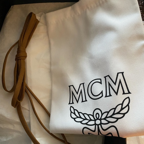 Authentic MCM sneakers. Only had on a few hours. Like new! Size 39 - Picture 5 of 13